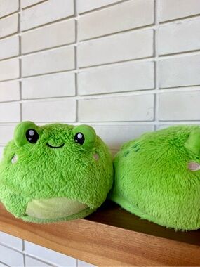 Squishable Frog Slippers * One Size Fits Most * Eye Missing Replacement